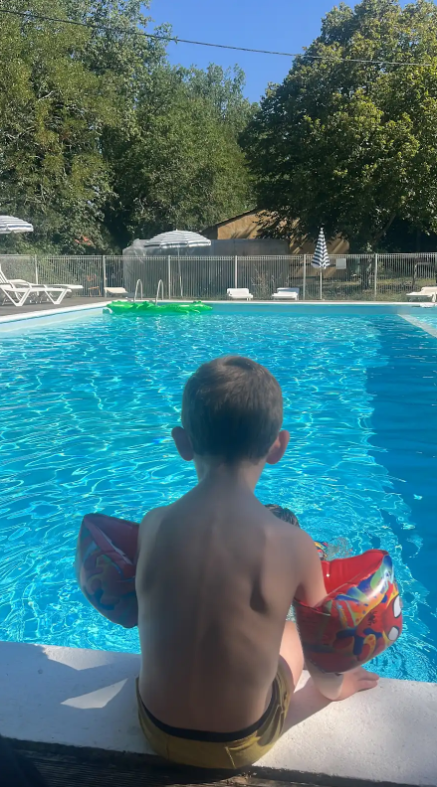Enfants à la piscine de L'Escale de Larcher